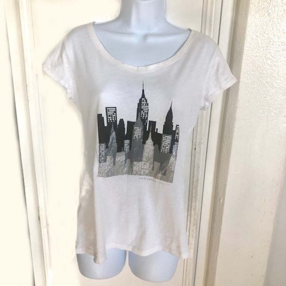 New York & Co Graphic Skyline T-Shirt